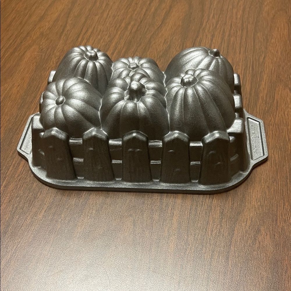Nordic Ware Pumpkin Patch Loaf Pan‎